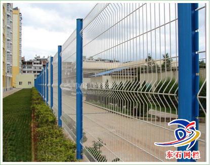 河北东石网栏厂专业生产各种公路护栏网图片 金属金丝网 图片 金属制品网