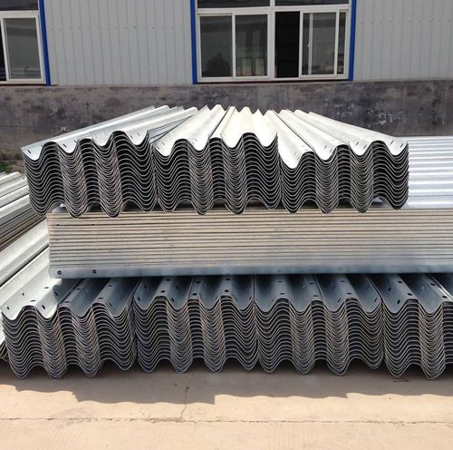 高速波形护栏生产厂家-表面镀锌喷塑可选-耐腐蚀-寿命长